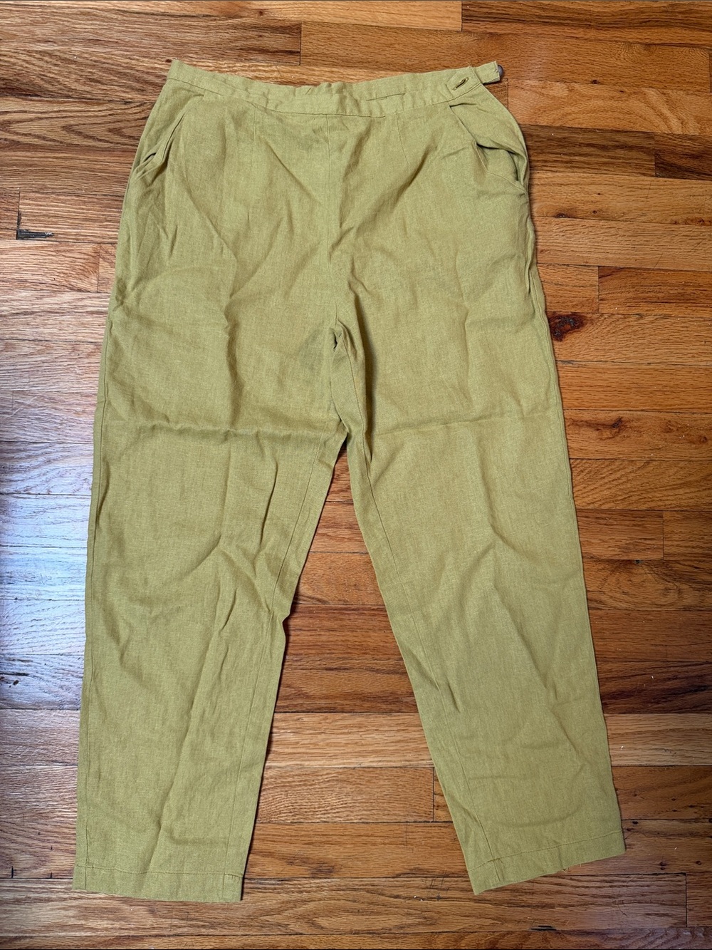 Urban Renewal 50s style high waist chartreuse capris